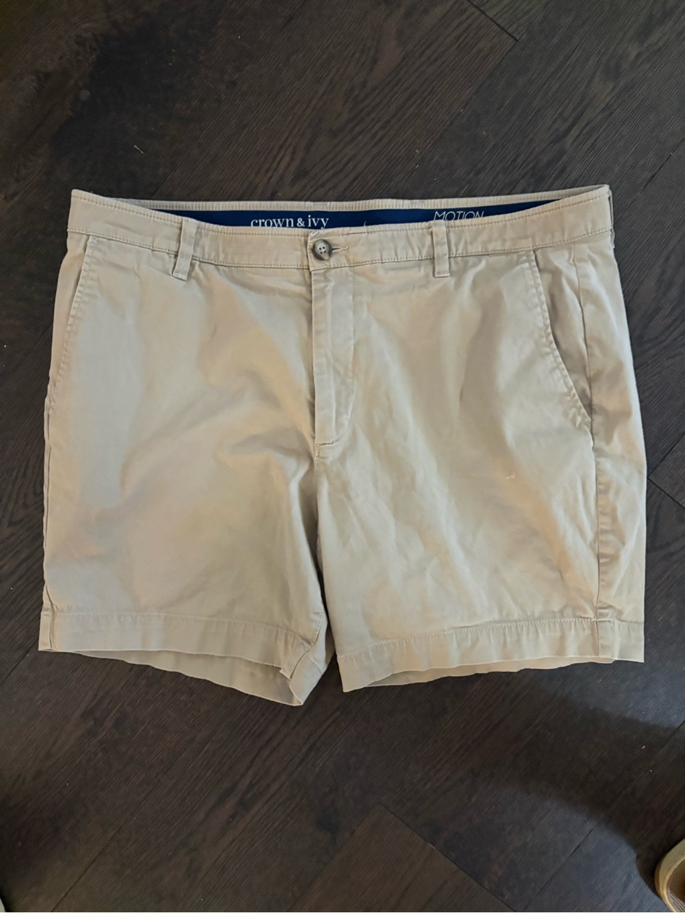 crown & ivy Men's Khaki Flat Front Chino Shorts